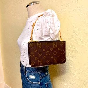 ‼️FIRM‼️ BNWOT Valentino Pochette